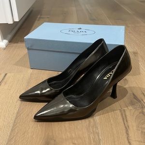 Prada: Metallic Pump